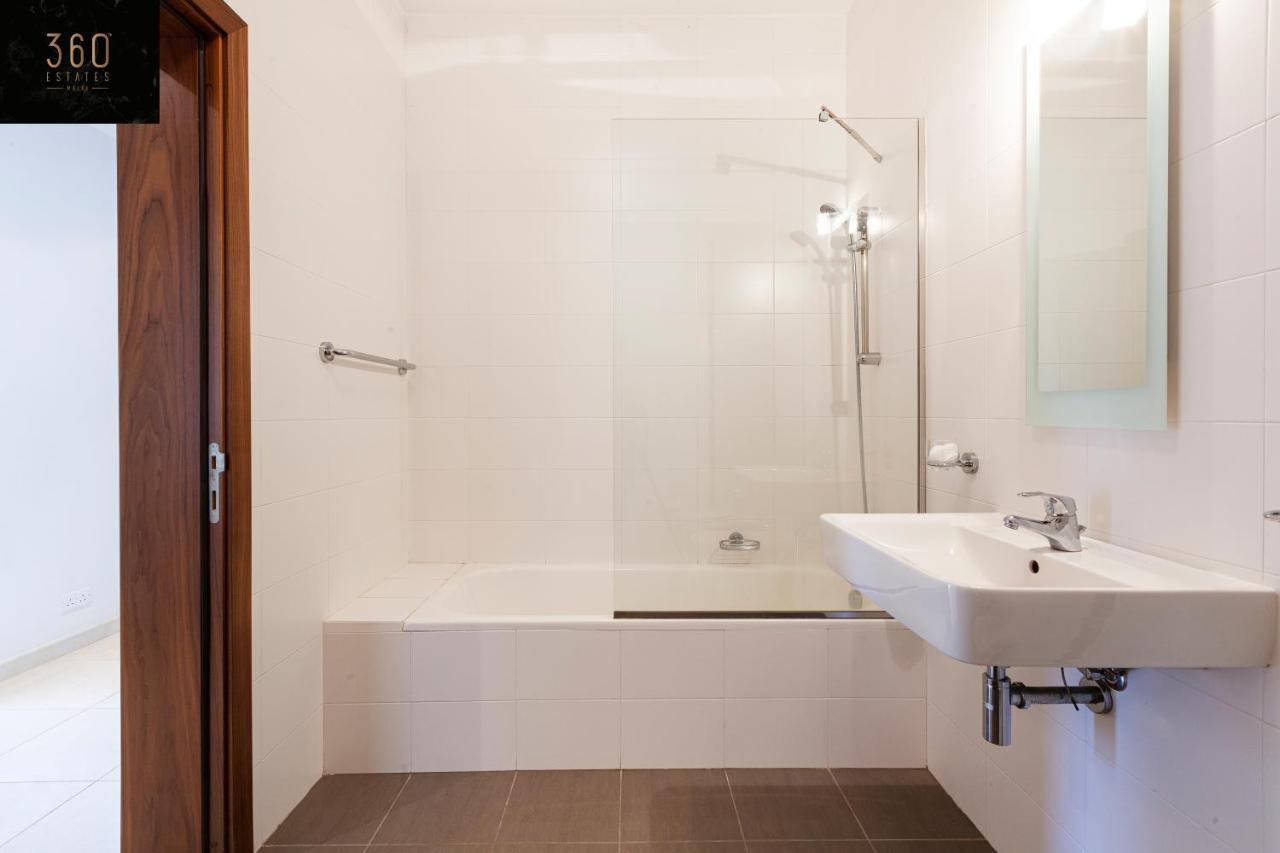 Pender Lux Complex - 3Br Unit With Private Parking By 360 Estates Apartman San Ġiljan Kültér fotó